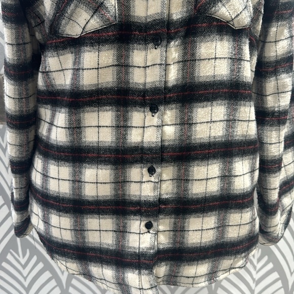 Cisono Plaid Collection women’s shacket. - Picture 3 of 9